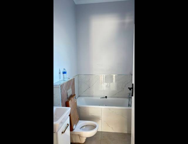 3 BEDROOM TOWNHOUSE FOR SALE IN PALM LAKES ESTATE